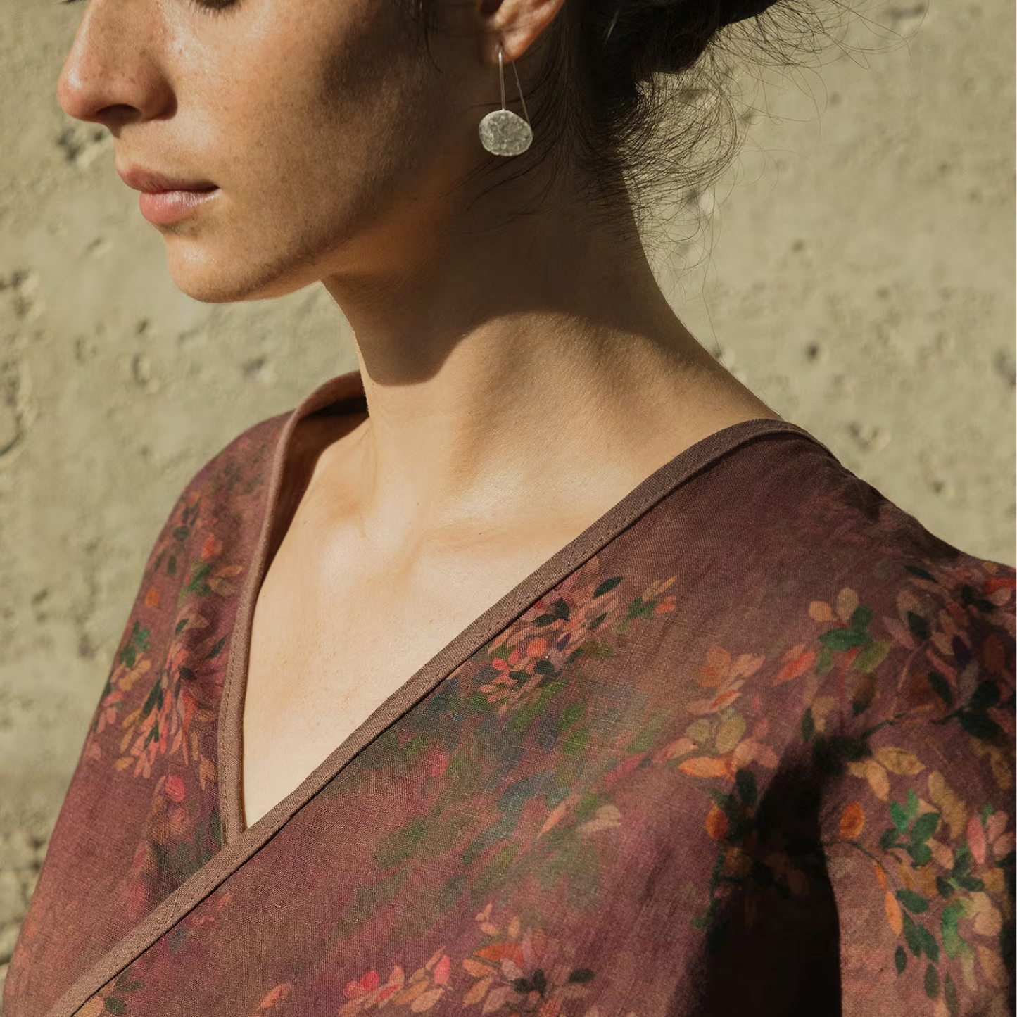 Kimono de Lino Floral “Arte Natural” – Ajuste Envolvente