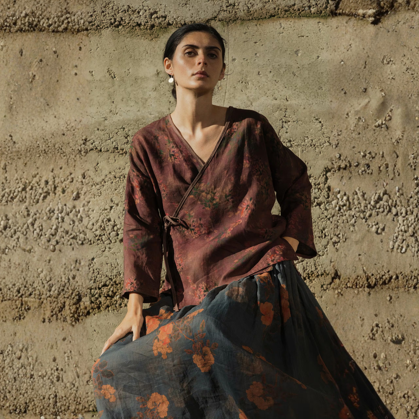 Kimono de Lino Floral “Arte Natural” – Ajuste Envolvente