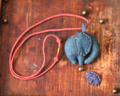 Collier de prospérité à breloques éléphant vintage