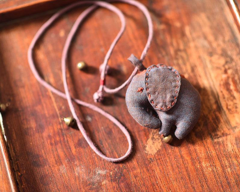 Collier de prospérité à breloques éléphant vintage