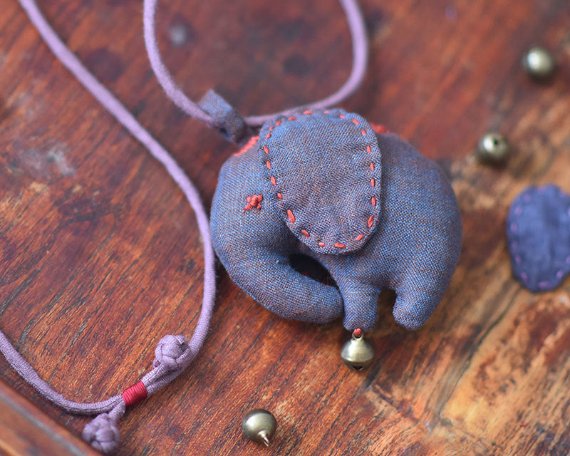 Collier de prospérité à breloques éléphant vintage