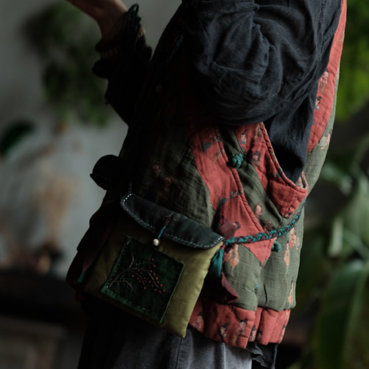 Sac bandoulière vintage patchwork brodé à la main