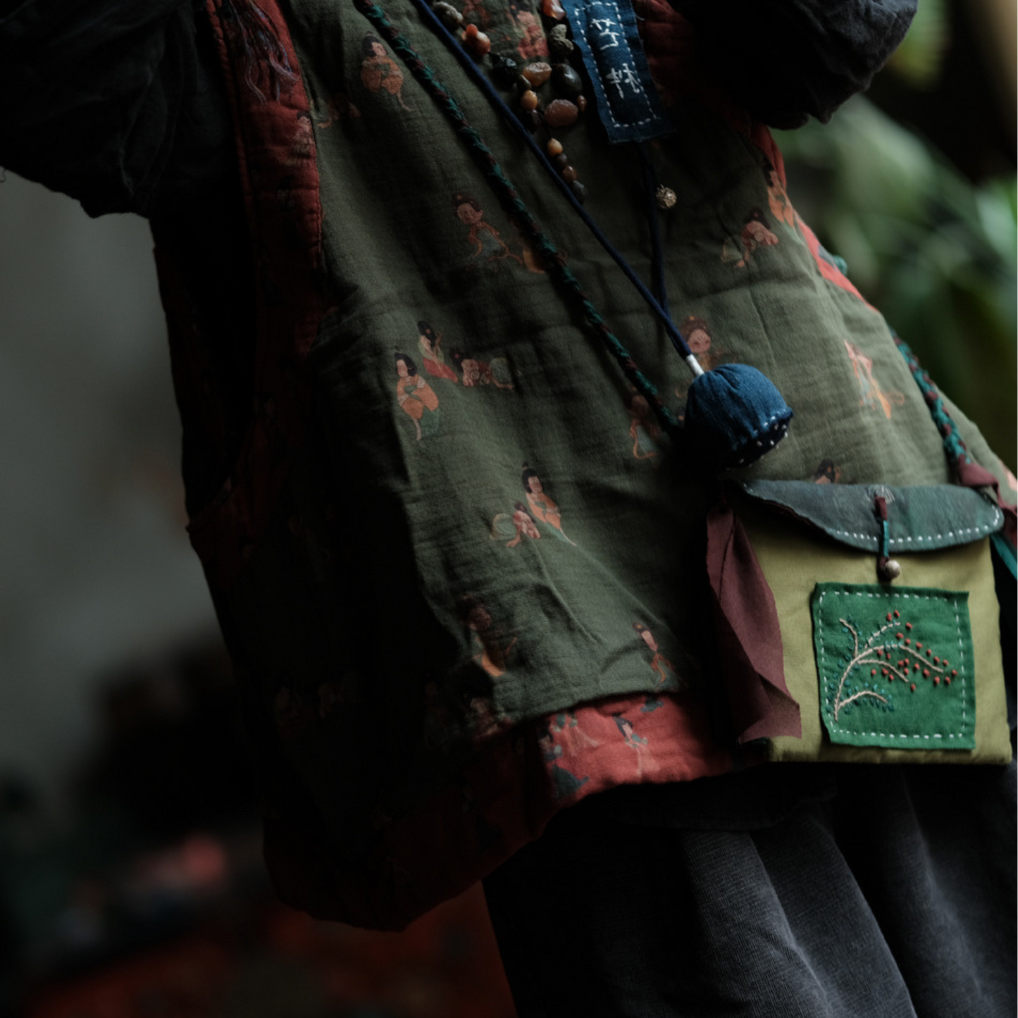 Sac bandoulière vintage patchwork brodé à la main